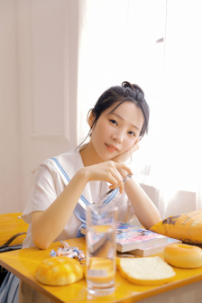星月岂能与她争辉