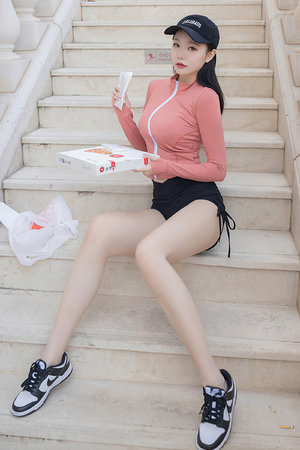 穿书后她成了全民女神